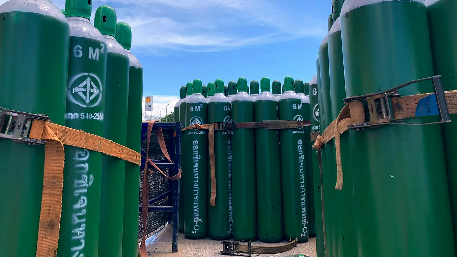 Green 6 m³ oxygen cylinders strapped on a delivery truck – Boonlum Oxygen